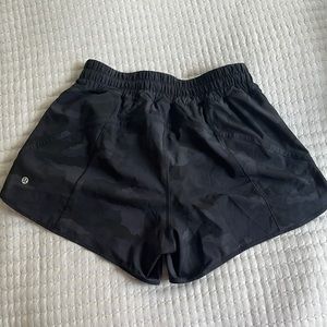 Lululemon Track That Mid Rise Lined Short 5” in Black Camo